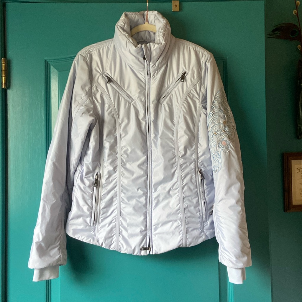 A Diamond In The Snow Woman’s Ski Jacket Size 8